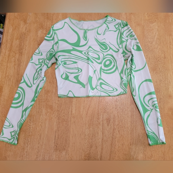 SHEIN Tops - NWOT White and green long sleeve crop top